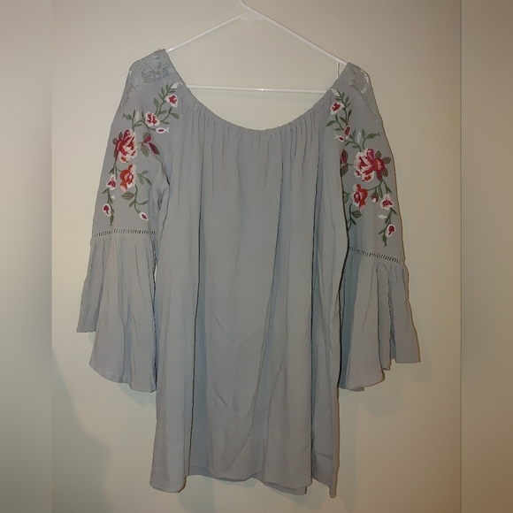 Umgee Grey Floral Embroidered Blouse, Size Small - Picture 1 of 6